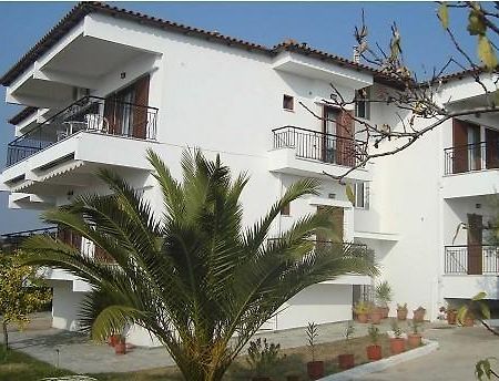 Yianna Studios & Apartments Gerakini Exterior foto